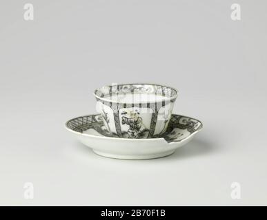 KOP en schotel met een jongen en een vlinder in een landschap Klokvormige op en schotel van porselein, beschilderd op het glazuur in rood, zwart en goud. OP het plat van de schotel een medaillon met een jonen en een vlinder in een landschap; om het medaillon acht bloemblavormige vakken met afwisselend de jongen in het landschap en een boom; tussen de vakken krulwerk; OP de Rand een Band met servetwerk afgewisseld met een bloem in een Cartouche. KOP en schotel gebroken gewest. De kop traf Dezelfde Decoratie. Encre de Chine. Hersteller : Pottenbakker: AnoniemPlaats Herstellung: China dating Stockfoto