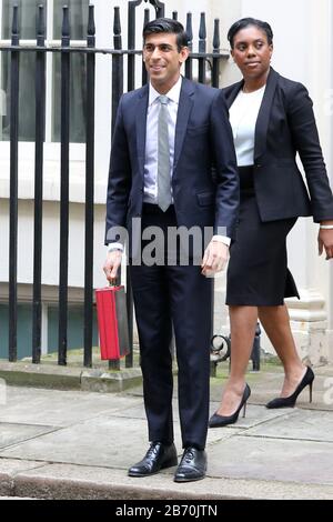 Britische Schatzkanzlerin Rishi Sunak verlässt Nummer 11 Downing Street vor seinem ersten Budget, Central London, Großbritannien Montag, 11. März 2020 März Stockfoto