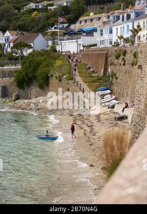 Strand in St. Mawes, Süd-Cornwall Stockfoto