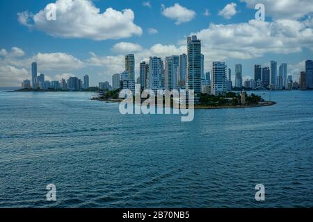 Panamakanal und Panama-Stadt in Panama Stockfoto