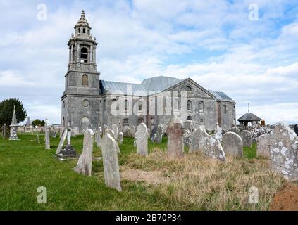 St. George's Pfarrkirche auf der Insel Portland in Dorset UK aus Portlandstein erbaut und ein gutes Beispiel georgischer Kirchenarchitektur Stockfoto