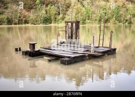 Extreme Flut bedeckt die Überreste des derben Raddampfers auf dem Fluss Avon bei Hotwells in Bristol, Großbritannien Stockfoto