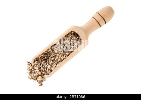 Löwenzahnwurzel oder in lateinischer Taraxaci-Radix in Holzschaufel isoliert auf weißem Hintergrund Heilkräuter. Kräutermedizin. Alternative Medizin Stockfoto