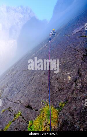 Klettern auf dem Cioch in den Cuillin-Bergen auf der Insel Skye, Schottland Stockfoto