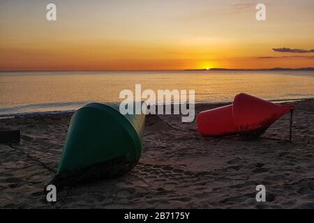 Bojen am Strand S'Arenal in Palma de Mallorca Stockfoto