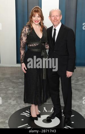 2020 Vanity Fair Oscar Party nach den 92. Oscars im Wallis Annenberg Center for the Performing Arts in Beverly Hills, Kalifornien am 9. Februar 2020. Mit: Bryce Dallas Howard, Ron Howard Where: Beverly Hills, Kalifornien, Vereinigte Staaten Wann: 10. Februar 2020 Credit: Sheri Determan/WENN.com Stockfoto