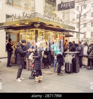 Wurstständer Würstlstand, Kupferschmiedgasse, Wien Wien, Österreich. Stockfoto