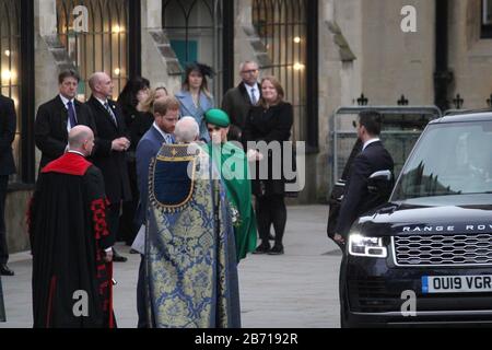 London, Großbritannien - 09/03/2020: Meghan markle und Prinz harry besuchen den Commonwealth Day Service in Westminster Abby, London. Ihr letztes offizielles Engagement, bevor sie sich aus dem königlichen Leben zurücklehnen Stockfoto