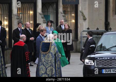 London, Großbritannien - 09/03/2020: Meghan markle und Prinz harry besuchen den Commonwealth Day Service in Westminster Abby, London. Ihr letztes offizielles Engagement, bevor sie sich aus dem königlichen Leben zurücklehnen Stockfoto