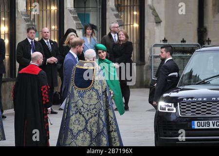 London, Großbritannien - 09/03/2020: Meghan markle und Prinz harry besuchen den Commonwealth Day Service in Westminster Abby, London. Ihr letztes offizielles Engagement, bevor sie sich aus dem königlichen Leben zurücklehnen Stockfoto