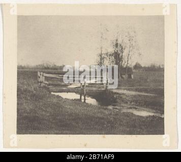 Landschaft mit Brücke, Großbritannien ("Where the Winds Dyke") Immobilientyp: Fotos Artikelnummer: RP-F 2003-138 Aufschriften / Marken: Unterschrift zusammen gedruckt, "PH EMERSON" Hersteller: Fotograf Peter Henry Emerson (Listed Property) Ort Herstellung: Großbritannien Datum: CA. 1885 - ca. 1900 Physikalische Merkmale: Photogravure Material: Pappe Papiertechnik: Photogravure Abmessungen: Bild: H 121 mm × W 148 mm Stockfoto