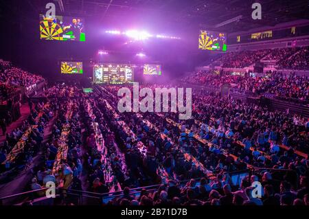 Liverpool, Großbritannien. März 2020. Professional Darts Corporation, Unibet Premier League Liverpool; Fans genießen die Darts in Liverpool Credit: Action Plus Sports Images/Alamy Live News Stockfoto