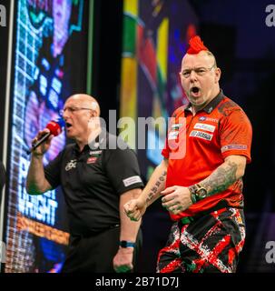 Liverpool, Großbritannien. März 2020. Professional Darts Corporation, Unibet Premier League Liverpool; Peter Wright feiert den Gewinn eines Leg Credit: Action Plus Sports Images/Alamy Live News Stockfoto