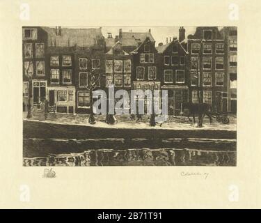 Lauriergracht Blick auf eine Reihe von Häusern an der Lauriergracht Amsterdam. Am Rand links unten befindet sich ein remarque mit zwei Fässern. Die Aufführung ist eine Reproduktion des Lauriergracht Gemäldes in der Sammlung des Stedelijk Museums, Amsterdam. Hersteller: Druckmaschine: Carel Lodewijk Dake (persönlich signiert) zum Gemälde von George Hendrik Breitner Herstellung: Amsterdam Datum: CA. Physikalische Merkmale: Radierung und Trockenpunkt Material: Papiertechnik: Radierung / Trockenpunktmessungen: Plattenkante: H 289 mm × W 359 mm Betreff: Kanäle, Wasser (in der Stadt) Wo: Lauriergra Stockfoto