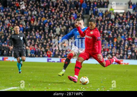 Glasgow, Großbritannien. März 2020. Der Rangers FC spielte Bayer Leverkusen in der Runde 16 bis 1. Etappe im heimischen Stadion von Ranger, Ibrox, Glasgow. In der UEFA Europa League.Laut Steven Gerrard, Rangers Manager, stellt dieses Spiel eine große Herausforderung dar, aber man hofft, dass sein Team an frühere Leistungen anknüpfen kann. Credit: Findlay/Alamy Live News Stockfoto