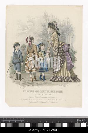 Le Journal des Dames et des Demoiselles, 1875, Nr. 1241c Jupons et Corsets Vrouw met drie kinderen buiten, zij is gekleed in een japon uit geruite en gele stof met tournure en draag een hoed. De jongen ist in een matrozenpak gekleed. De twee meisjes dragen japonnen met jasjes. De rok van het oudere meisje is aan de achterkant opgetrokken. Het jongere meisje heeft een rok met knopen en strepen op het jasje. Onder de voorstelling enkele regels reclametekst voor verschillende producten. Prent uit het modetijdschrift Journal des Dames et des Demoiselles (1841-1902). Hersteller: Hersteller: A. Bo Stockfoto