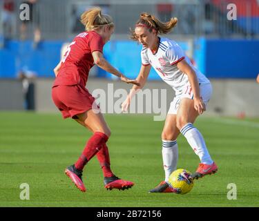 Frisco, TX, USA. März 2020. Der spanische Mittelfeldspieler Alexia Putellas (11) und der englische Verteidiger Steph Houghton (5) waren während des SheBelieves Cup Spiels zwischen England und Spanien im Toyota Stadium in Frisco, TX, im Einsatz. Kevin Langley/CSM/Alamy Live News Stockfoto