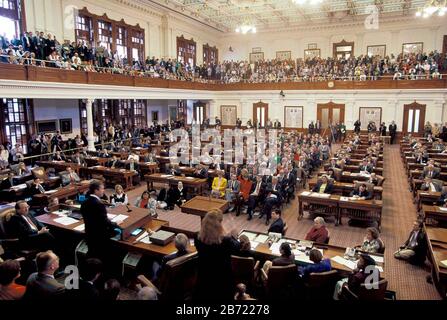 Austin, Texas, USA: Während der gemeinsamen Sitzung des Gesetzgebers des Bundesstaates Texas; Gouverneur George Bush hält seine Rede zur Lage des Staates in der Kammer des Repräsentantenhauses im Kapitol. ©Bob Daemmrich Stockfoto