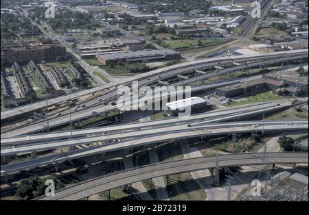 Houston, Texas, USA, August 2001: Hochstraßen in der Nähe der Innenstadt. ©Bob Daemmrich Stockfoto