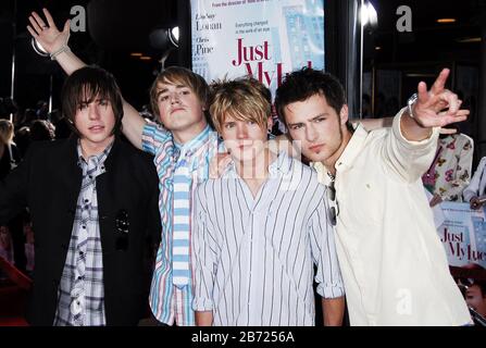 McFly bei der Premiere von "Just My Luck" in Los Angeles im Mann National Theatre in Westwood, CA. Die Veranstaltung fand am Dienstag, den 9. Mai 2006 statt. Foto von: SBM / PictureLux - Alle Rechte Vorbehalten - Aktenzeichen # 33984-3760SBMPLX Stockfoto