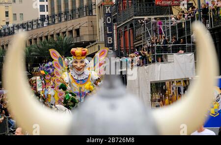 New Orleans, LOUISIANA, USA. Februar 2020. Ein Schwimmer im Krewe of Rex macht sich während Der Fat Tuesday Mardi Gras Feiern in New Orleans, Louisiana USA am 25. Februar 2020 auf die Straße. Kredit: Dan Anderson/ZUMA Wire/Alamy Live News Stockfoto