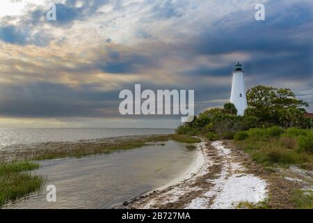 Winslow Lewis, vermerkte Lighthouse Builder, begann seine Arbeit im Jahr 1829. Es befindet sich im St. Marks National Wildlife Refuge im Nordwesten Floridas. Im Jahr 1942 wurde es w Stockfoto