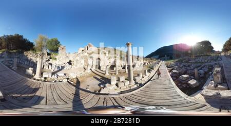 360 Grad Panorama Ansicht von Arcadian Way, Bibliothek von Celsus und Amphitheater in Ephesus, Türkei