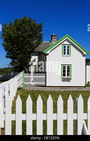 Ferienhaus Fischerdorf, Ballstad, Lofoten, Nordland County, Norwegen Stockfoto