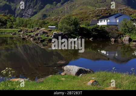 Ferienhaus Fischerdorf, Ballstad, Lofoten, Nordland County, Norwegen Stockfoto