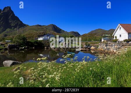 Ferienhaus Fischerdorf, Ballstad, Lofoten, Nordland County, Norwegen Stockfoto