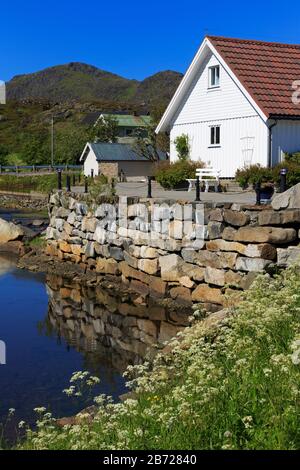 Ferienhaus Fischerdorf, Ballstad, Lofoten, Nordland County, Norwegen Stockfoto