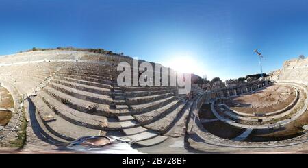 360 Grad Panorama Ansicht von Arcadian Way, Bibliothek von Celsus und Amphitheater in Ephesus, Türkei