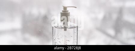 Corona Virus-Prävention Händededesinfektionsflasche Abfüllen reibender Alkohol Gel Panorama-Bannerkopf für die hygienische Pflege der Hände. Stockfoto