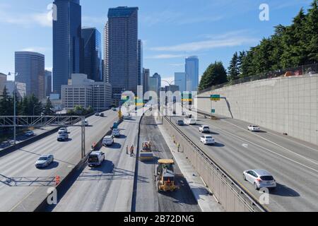 JUNI 2018 in SEATTLE, WA: Straßenarbeiter haben die Interstate 5-Reparaturen in der Innenstadt von Seattle beendet. Stockfoto