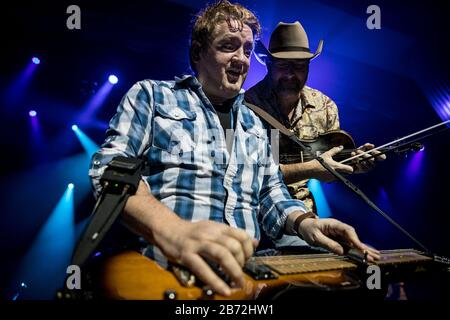 Josh Turner und seine Band sind am Dienstag, 3. März 2020, in Augusta GA im Miller Theatre zu sehen Stockfoto