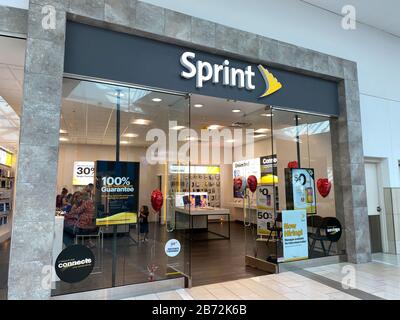 Orlando, FL/USA - 17.02.20: Ein Sprint Einzelhandelsgeschäft in einem Einkaufszentrum in Orlando, FL. Sprint, ein amerikanisches Telekommunikationsunternehmen, das drahtlose Geräte bereitstellt Stockfoto