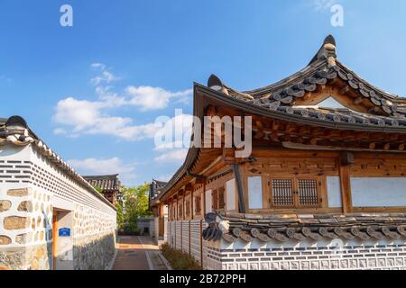 Traditionelle Häuser in Bukchon Hanok Dorf, Seoul, Südkorea Stockfoto