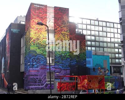 Außergewöhnliche Graffiti in Shorditch locken Touristen nach London, Großbritannien Stockfoto