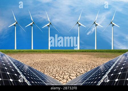 Fotocollage von Solarpaneelen und Windturbinen im Bereich der Ernte - Konzept nachhaltiger Ressourcen Stockfoto