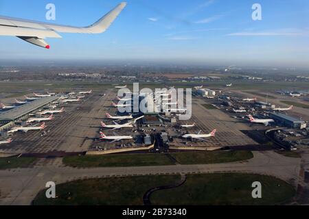 Luftansicht des Flughafens Heathrow Terminal 5, London, Großbritannien, 06. März 2020, Foto von Richard Goldschmidt Stockfoto