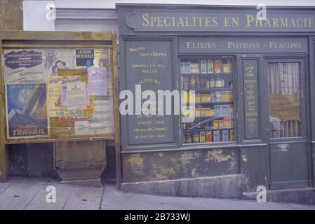 Archaische Ladenfront in Paris, Pasakdek Stockfoto