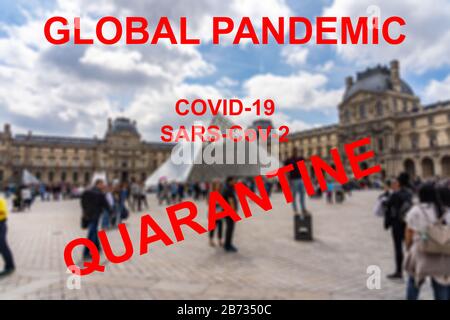 Quarantäneschild für Coronavirus mit Louvre, Frankreich Hintergrund Stockfoto