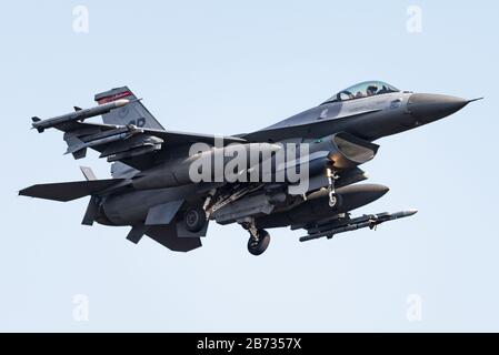 Ein F-16 Fighting Falcon Kampfflugzeug der 48th Fighter Squadron auf der Spangdahlem Air Base in Deutschland. Stockfoto