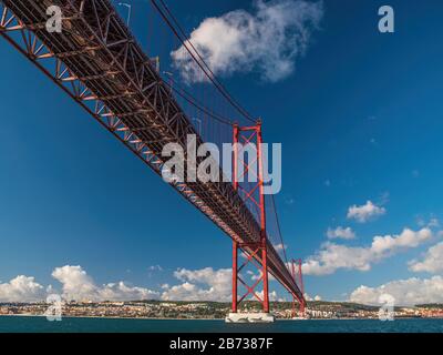 Vasco da Gama Bridge in Lissabon, Portugal Stockfoto