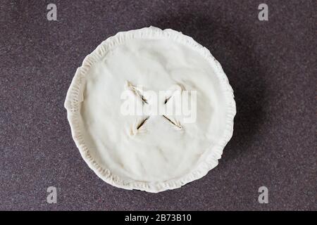 Gesunde pflanzliche Lebensmittelrezepte, vegane Schäferkuchen mit Linsen und Kartoffelbrei im Maschen Stockfoto