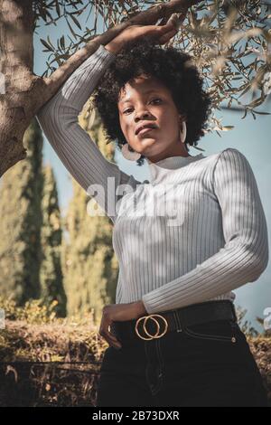 Portrait afro Mädchen schwarz afrikaner schöne Frau Stockfoto