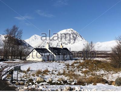 Glencoe und Rannoch Moor, Schottland, Großbritannien. März 2020. Sonne und Schnee in den schottischen Highlands, Blackrock Cottage und Stob Dearg Buachaille Etive Mor wurden hier als betroffen angesehen. Credit: Craig Brown/Alamy Live News Stockfoto