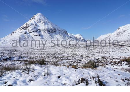 Glencoe und Rannoch Moor, Schottland, Großbritannien. März 2020. Sonne und Schnee in den schottischen Highlands, sah Glencoe hier in Mitleidenschaft gezogen. Credit: Craig Brown/Alamy Live News Stockfoto