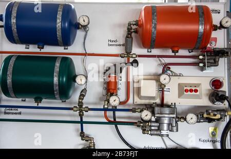 Z.b. Druckluftbremse mit Manometer komprimiert Stockfoto