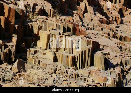 Organrohre, geologische Formationen in der Nähe von Twyfelfontein in Namibia Stockfoto